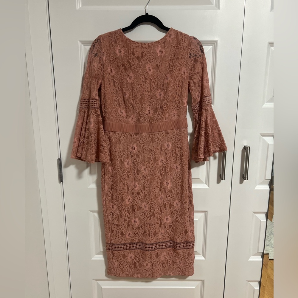 NEW YORK & COMPANY EVA MENDES Pink Lace Dress With Bell Sleeves Dress Size 6